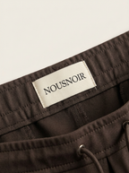 Nous Noir Tailored Trouser detail — ingetogen minimalistische afwerking